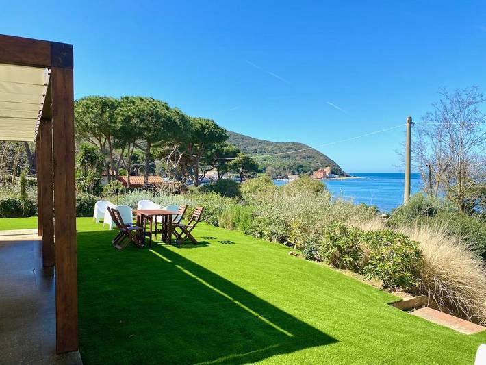 Location de vacances pour 5 personnes, avec jardin ainsi que vue et piscine, animaux acceptés à Piombino - 2