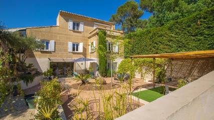 Chambre d’hôte pour 2 personnes, avec vue et terrasse ainsi que piscine et jardin à Cavaillon