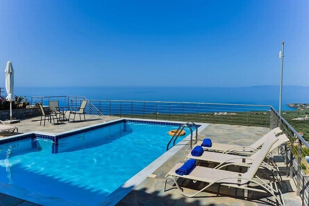 Nefeli, Luxury Stone Villa in Stoupa with Private Pool, Bbq and Amazing Sea View in Stoupa, Messenien
