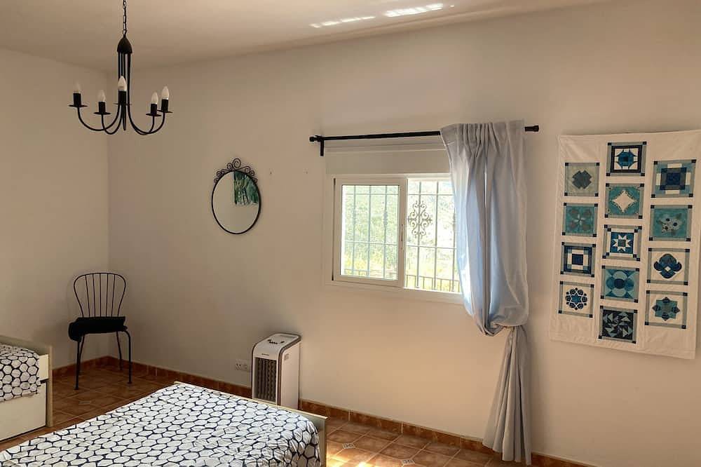 Beautiful spacious villa with fantastic with private pool in Alcaucín, Province de Málaga