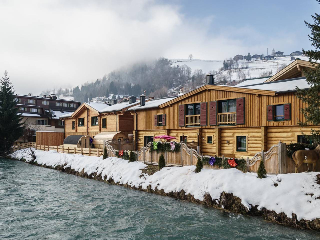 Flussufer-Chalet mit Sauna & Terrasse in Kaprun in Kaprun, Pinzgau