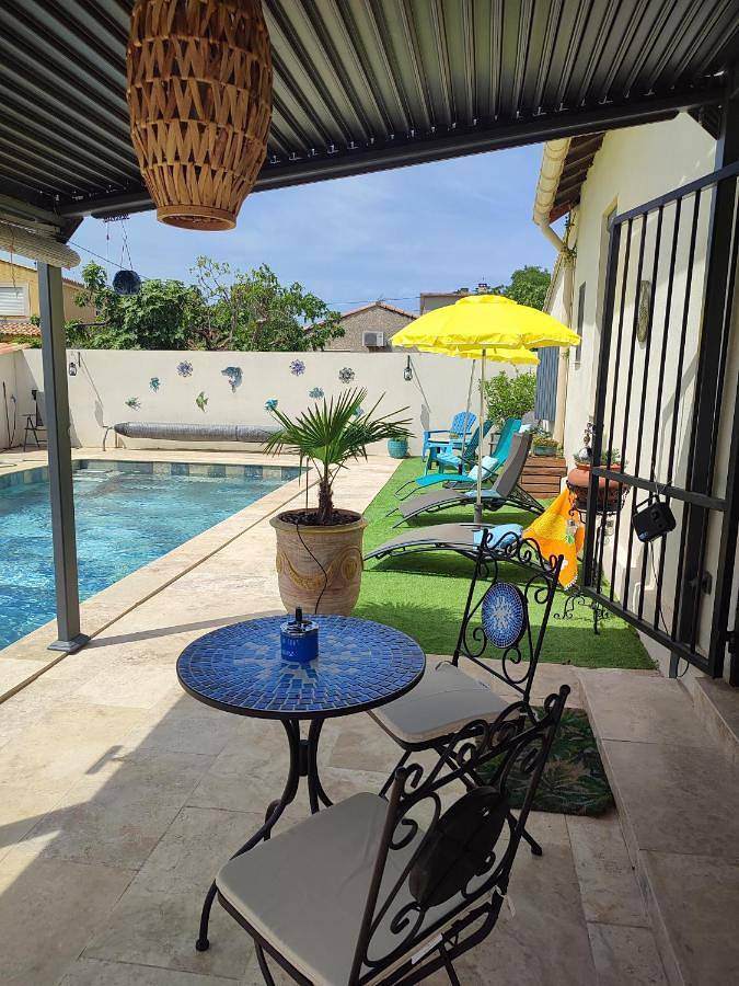 Chez Brigitte Chambre d hôtes avec cour privative,piscine, in Sorgues, Vaucluse