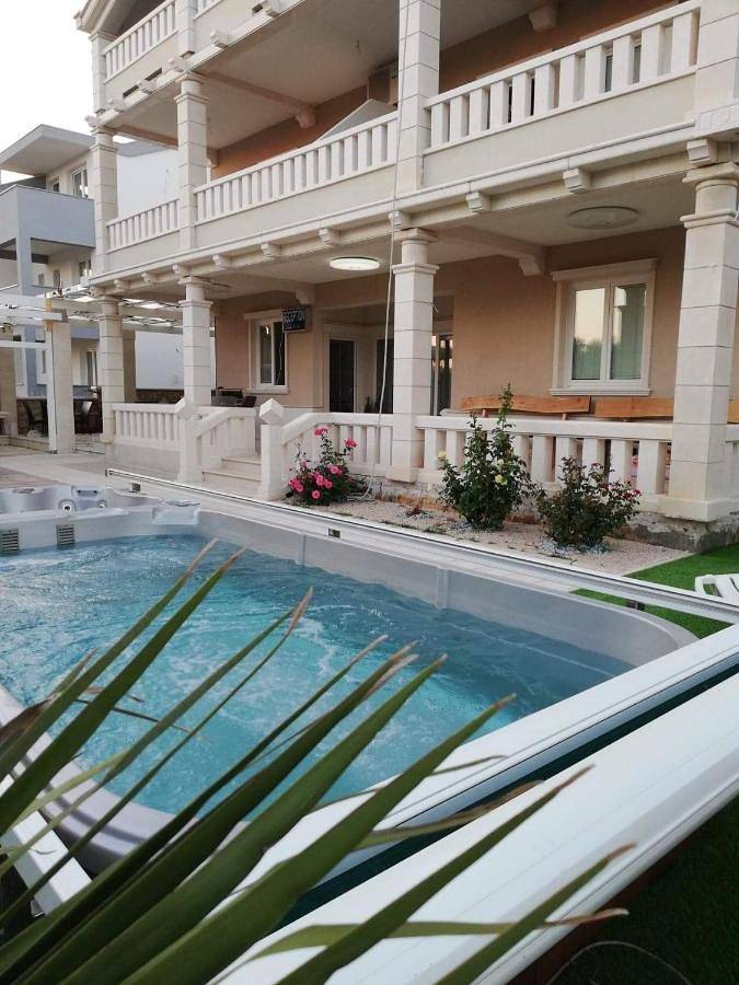 Maison d’hôte pour 6 personnes, avec piscine ainsi que jardin et jacuzzi à Gajac