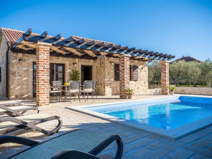 Stone Villa Petit Rustica with heated pool in Sukosan, Zadar