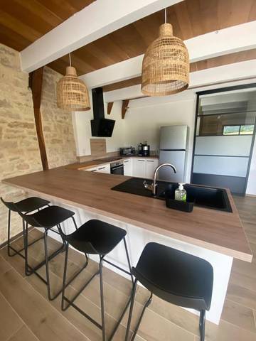 Gîte pour 6 personnes, avec jardin ainsi que vue et terrasse à Coubisou