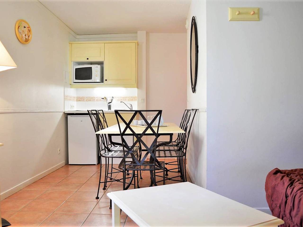 Appartement entier, Appartement 2 pièces cabine, 6 couchages, avec piscine et terrasse ensoleillée au Lavandou in Le Lavandou, Région de Toulon