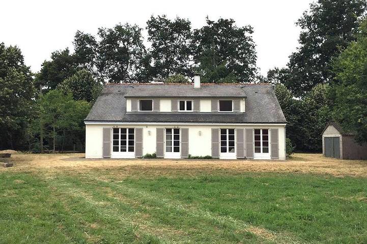 Gîte pour 12 personnes, avec jardin et terrasse à Châteauneuf-sur-Sarthe
