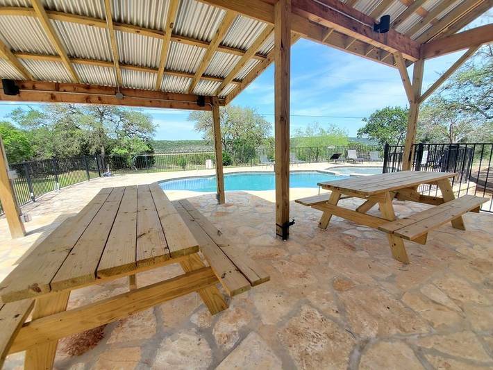 Vacation rental for 20 people, with balcony and hot tub in Wimberley