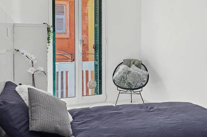 Apartamento entero, En el corazón del casco antiguo, impresionante piso con terraza en la azotea, 3Bed / 1Bath / WIFI / AC in Ventimiglia (Ciudad), Ventimiglia