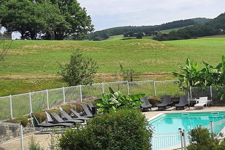 Location de vacances pour 5 personnes, avec piscine ainsi que vue et jardin, animaux acceptés à Junhac - 3