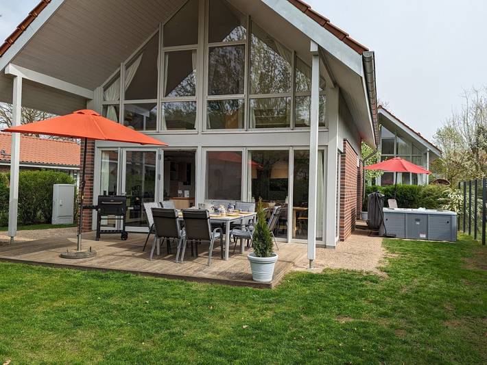 Ferienhaus für 9 Personen, mit Sauna und Whirlpool sowie Garten, kinderfreundlich in Röbel-Müritz - 2