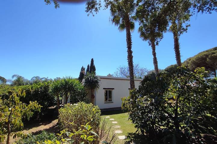 Chalet para 2 personas, con jardín además de terraza y piscina - 1