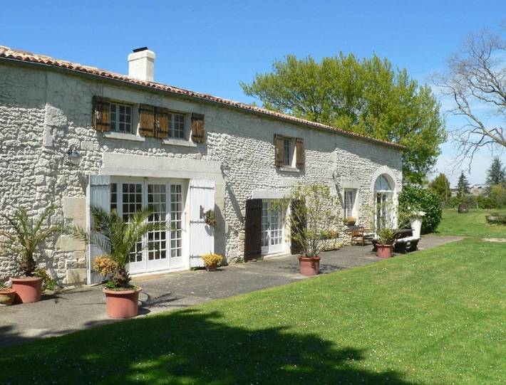 Location de vacances pour 4 personnes, avec Jardin et Vue à Saint-Palais-de-Phiolin
