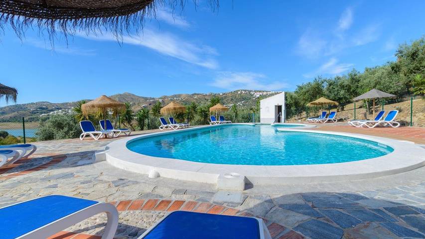 Casa rural para 4 personas, con balcón/terraza y piscina en Viñuela - 2