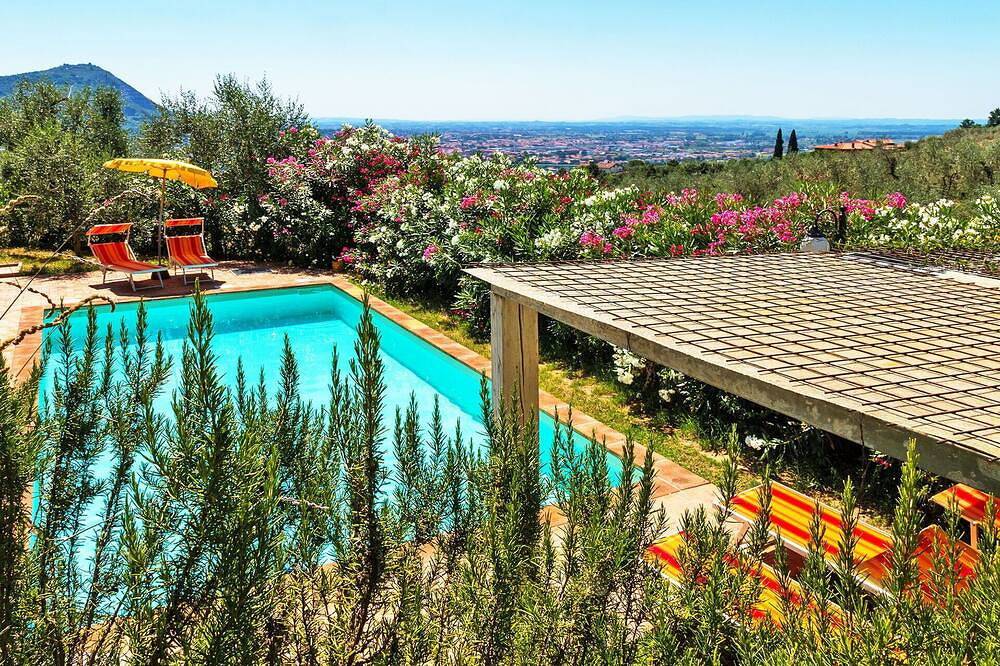 Alleinstehendes Ferienhaus mit privatem Pool, Whirlpool,  W-Lan, Klimaanlage, Tv, Innenhof in Pieve a Nievole, Pistoia Provinz