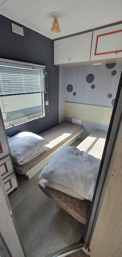 Camping pour 6 personnes, avec jardin ainsi que vue et piscine, animaux acceptés