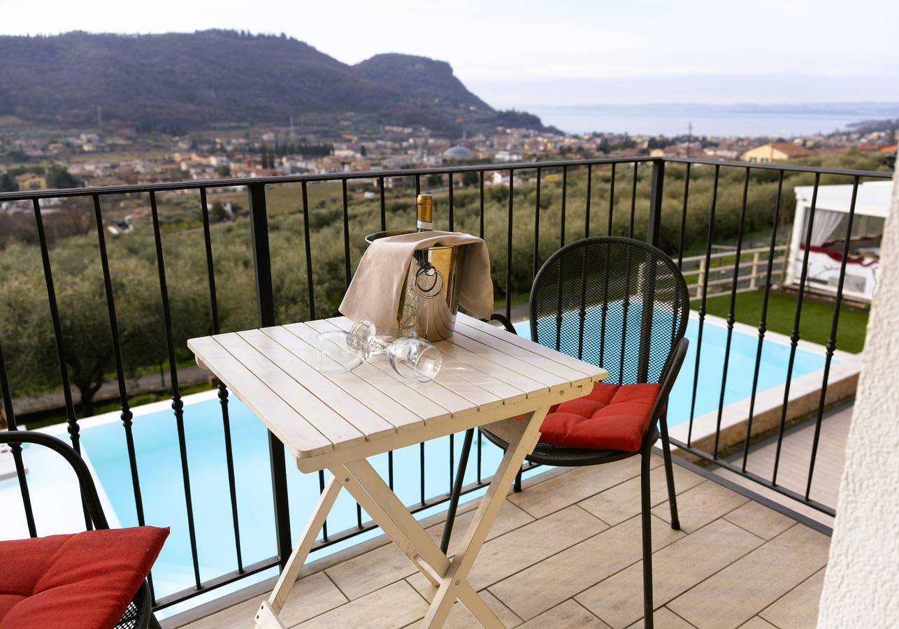 Room 'Relais Olivi Superior Verona' with Lake View, Wi-Fi and Air Conditioning in Garda, Garda-Fjellene