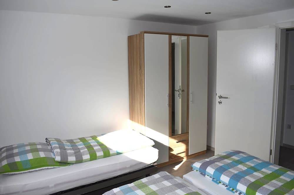 Ganze Wohnung, Ferienwohnung mit überdachter Terrasse und Garten in Leipheim, Bayerisch Schwaben