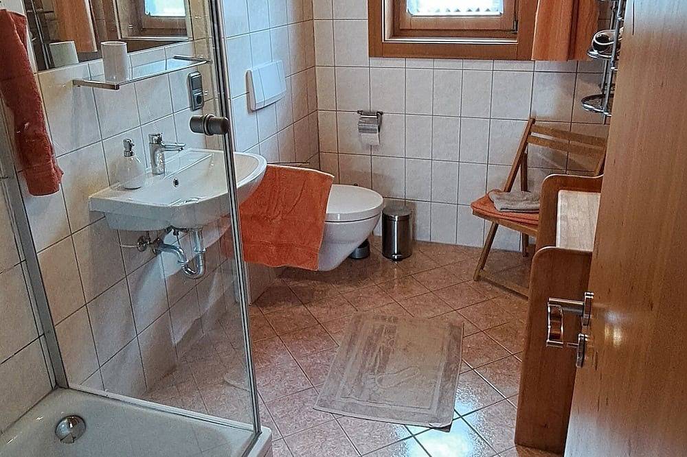 Entire apartment, Ferienwohnung mit Sep. Schlafräumen, Terrasse, 46qm in Prien am Chiemsee, Chiemsee