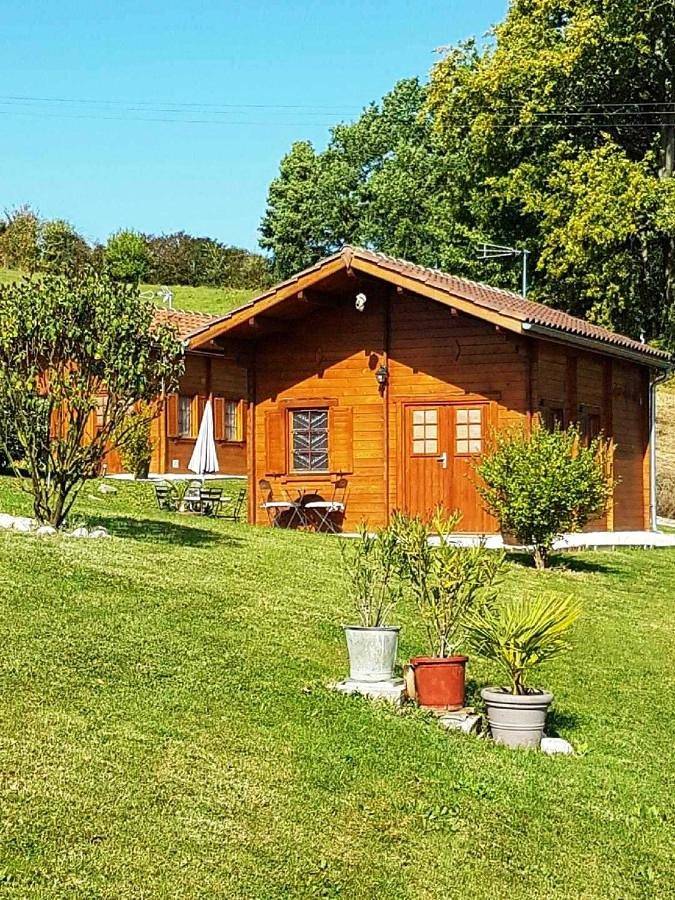 Gîte pour 6 personnes, avec piscine et jardin à Dausse