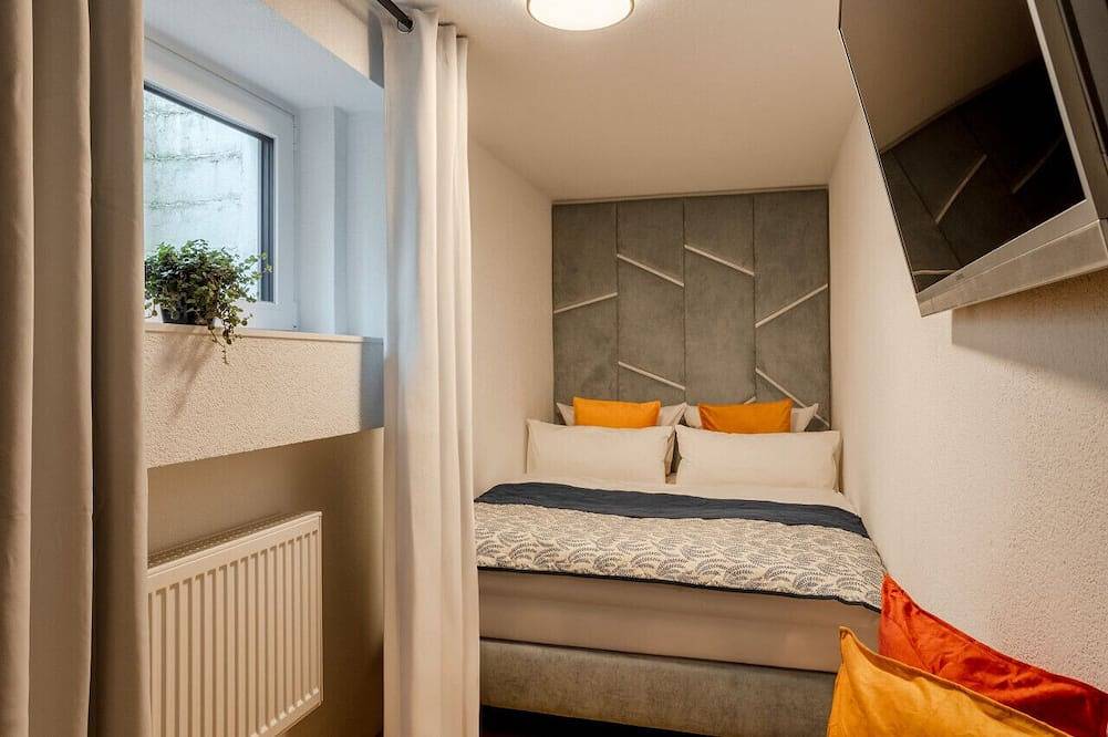 Geheel appartement, Elegant Eifel Studio I Hiking I Kitchen I Terrace in Daun, Vulkaan-Eifel