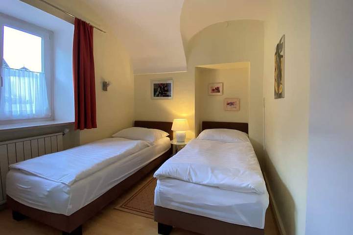Ganze Wohnung, Ferienwohnung Nr. 1 mit Rundblick in Hohe Tauern, Obervellach