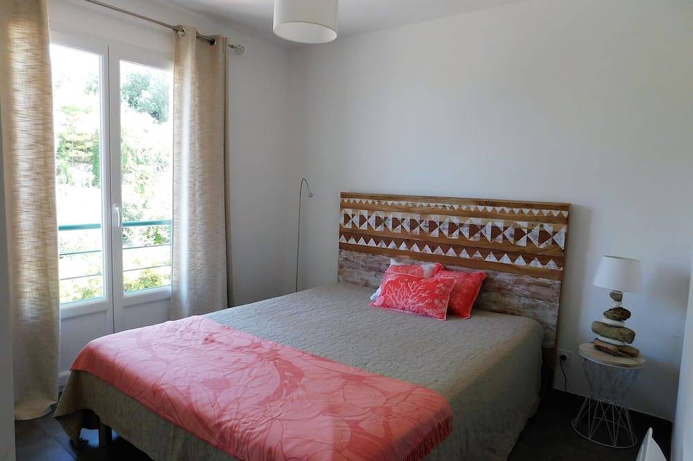 Entire apartment, Apartment 4 to 6 people near the sea, 2 bedrooms in Saint-Florent, Calvi region