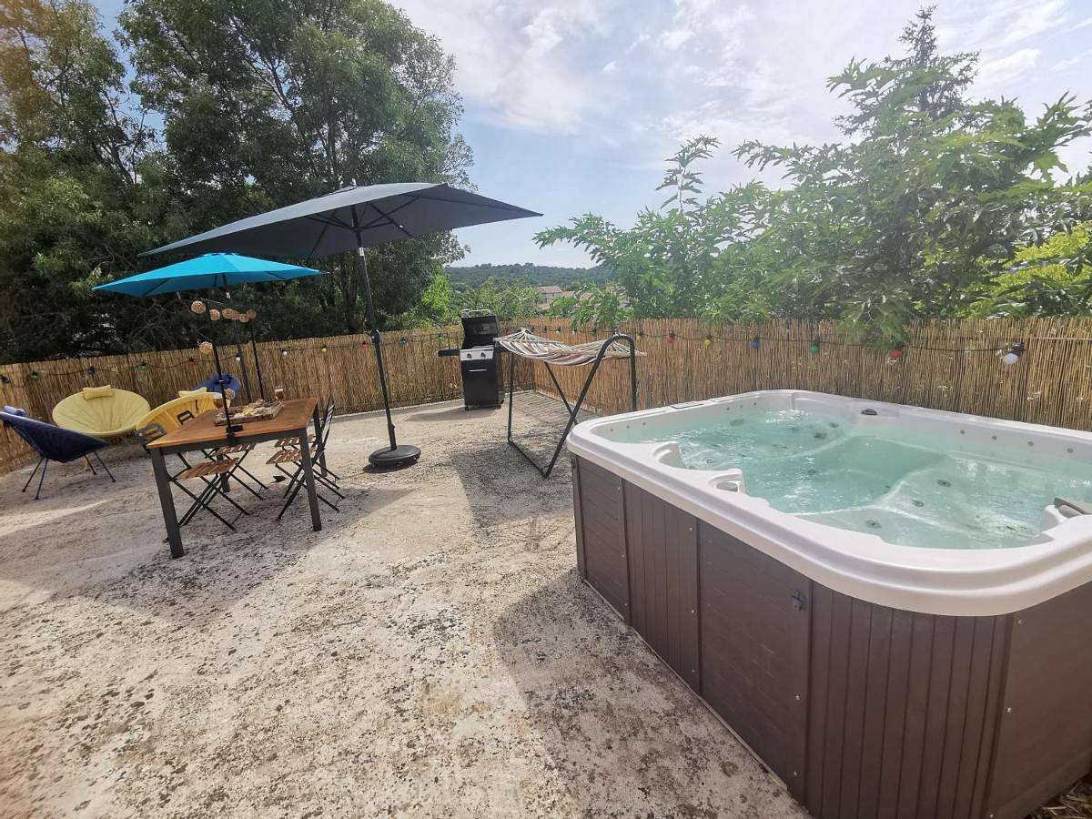Appartement entier, 50m2, 4 personnes , jacuzzi et sauna privatif in Piolenc, Vaucluse