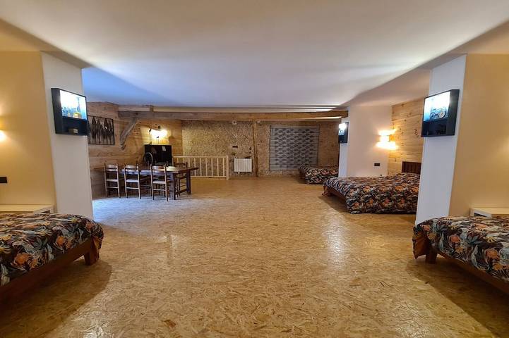 Gîte avec Réception, Dortoir, Terrasse et Pétanque - Tout Inclus! in Orsennes, La Châtre und Umgebung