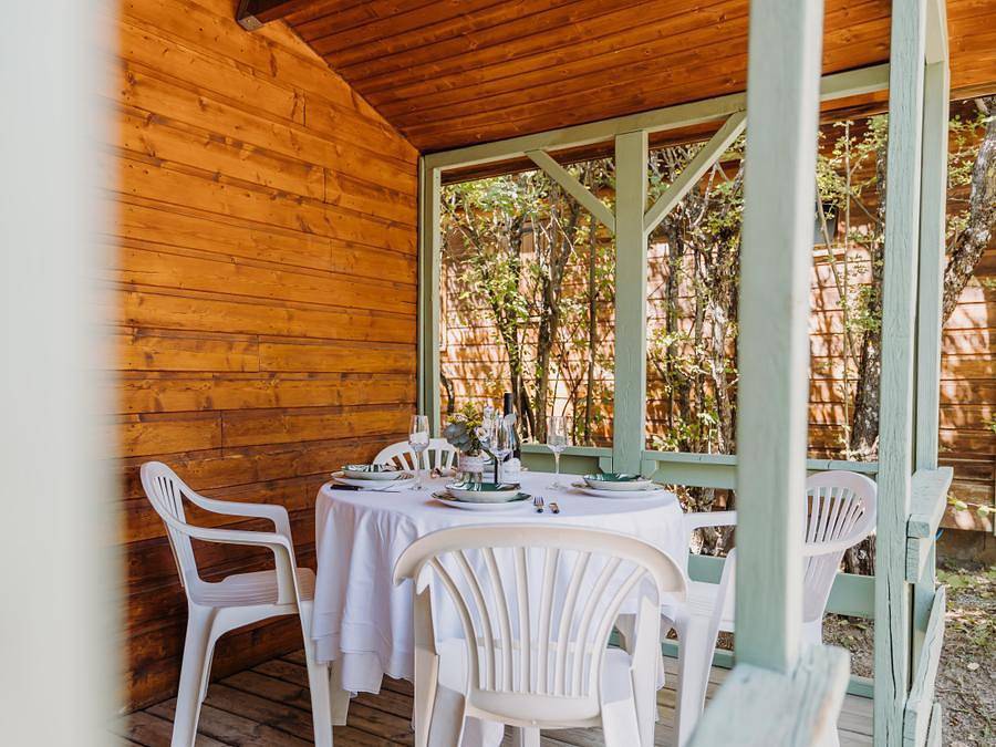 Camping Sunêlia La Presqu'île - Chalet 3 personen - Komfort 1 Schlafzimmer - 1 Badezimmer - 24m² in Prunières, Nationalpark Écrins
