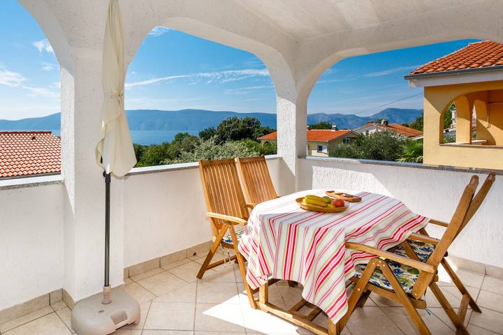 Ferienwohnung für 4 Personen, mit Balkon/Terrasse in Pinezici