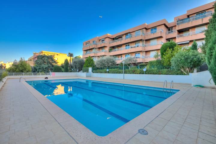 Gîte pour 2 personnes, avec Vue sur l’océan ainsi que Terrasse et Piscine à Nice