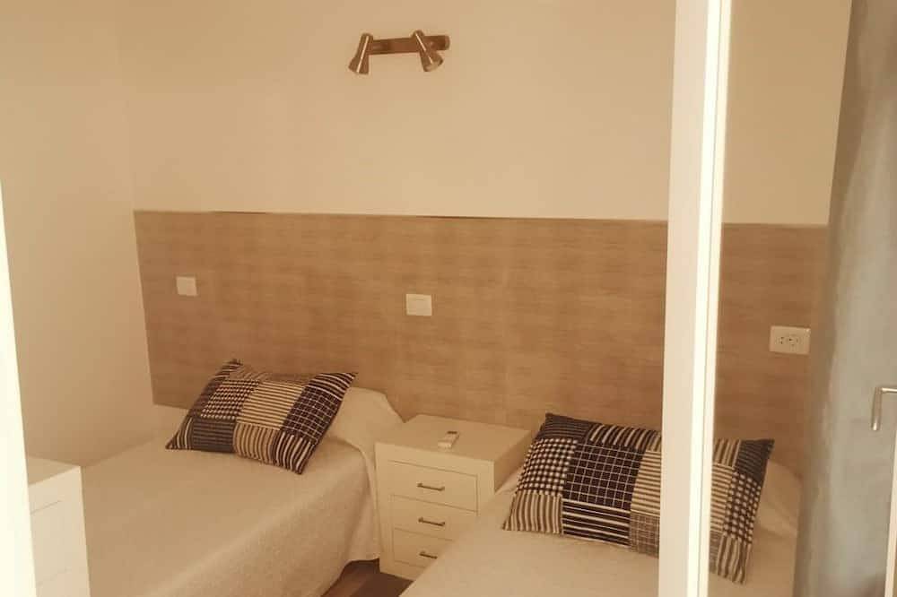 Entire apartment, Apartment Comfort, Private Pool, Air Condition in Costa del Silencio, Arona