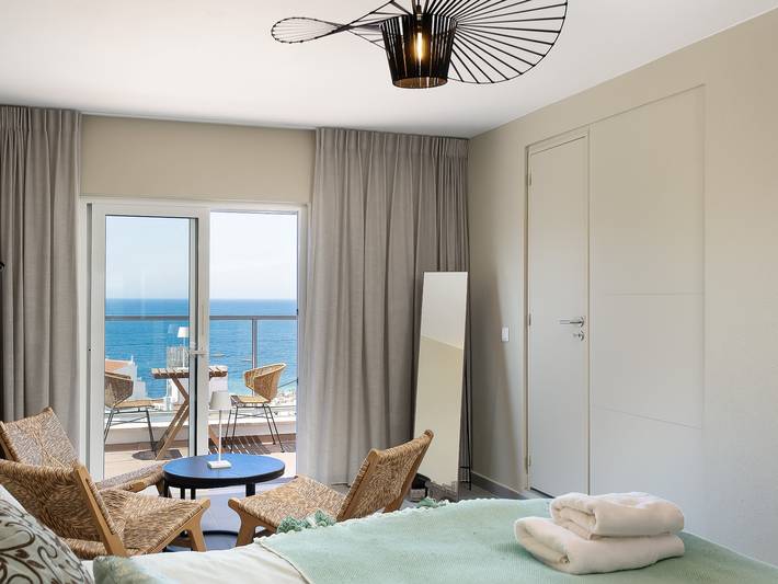 Casa de ciudad con vista al mar y AC in Carvoeiro, Distrito de Faro