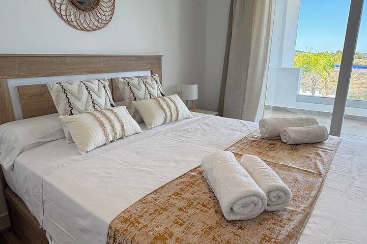 Ganze Wohnung, Luxury apartment with sea views and Free Vip access to Lagoon in Estepona. in Alcazaba Lagoon, Casares