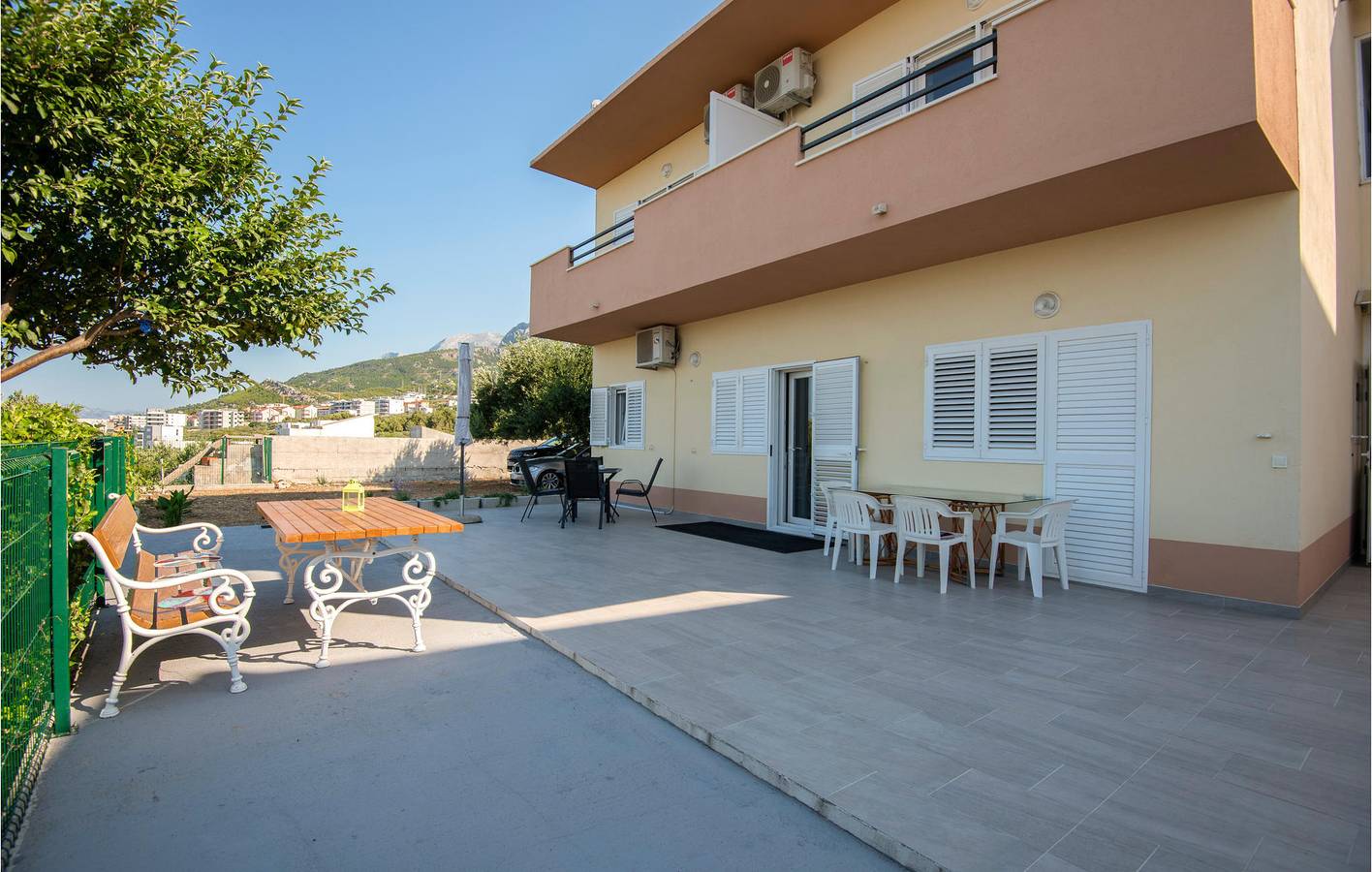 Appartement de vacances entier, Charmant appartement avec terrasse, à proximité de Makarska et de la côte in Makarska, Makarska riviera