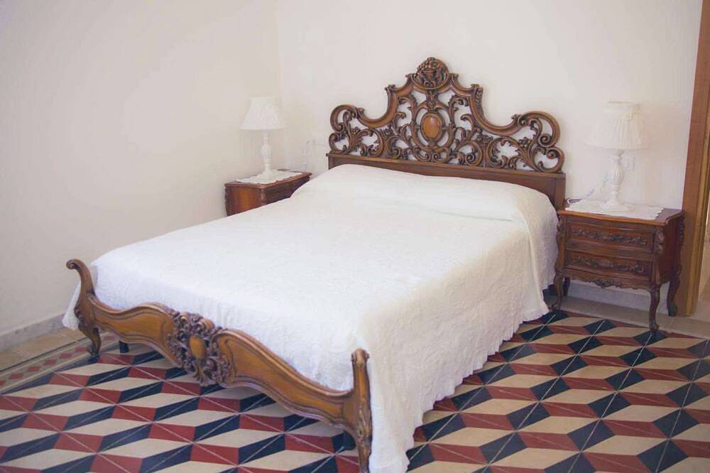 Villa del Sognatore, tuscan villa with pool for 12 in Tresana, Val di Magra