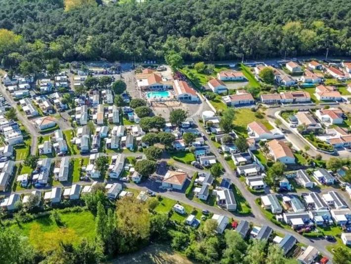 Camping pour 7 personnes, avec terrasse et piscine à Notre-Dame-de-Monts - 4