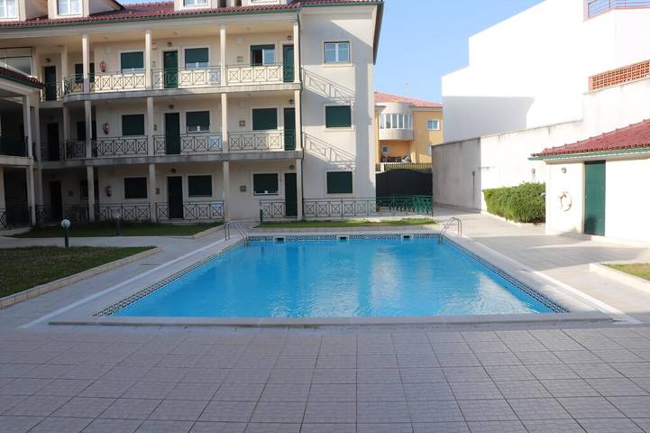 Apartamento de férias para 4 pessoas, com varanda e piscina em Marinha Grande