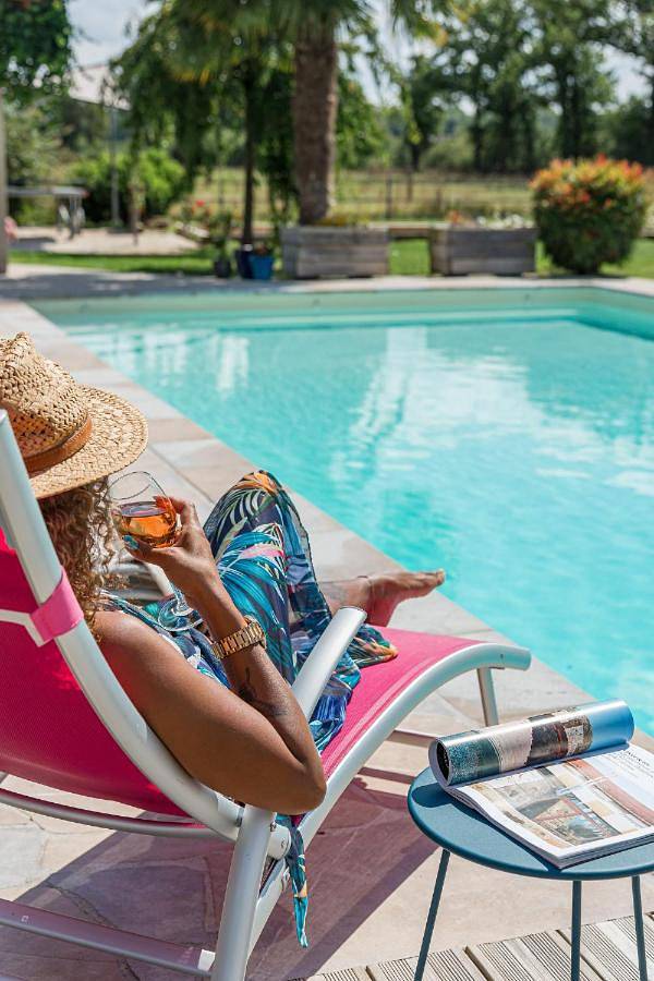 Maison d’hôte pour 3 personnes, avec piscine ainsi que vue et jardin dans la Loire