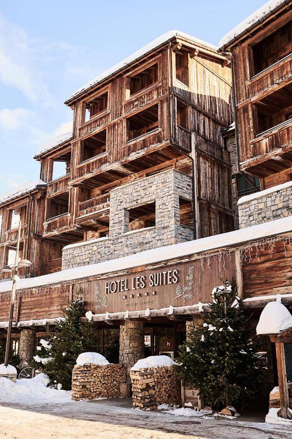 Hôtel pour 4 personnes, avec sauna et piscine ainsi que balcon et jacuzzi, animaux acceptés