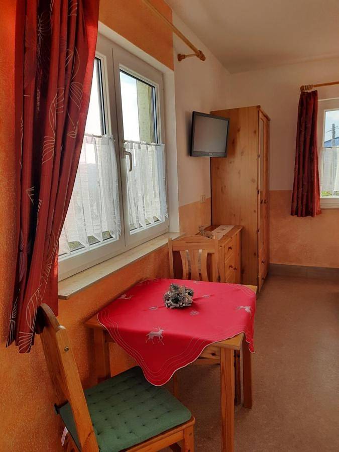Ganze Wohnung, Apartment with Terrace in Wasungen, Werratal