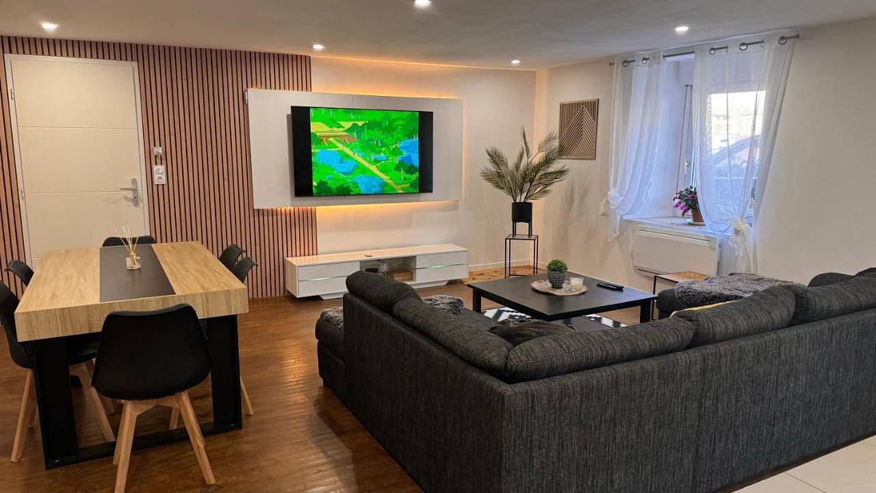 Appartement entier, Three-Bedroom Apartment in Bussières-lès-Belmont, Champsevraine