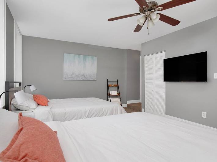 Loft for 9 people, with yard in St. Louis