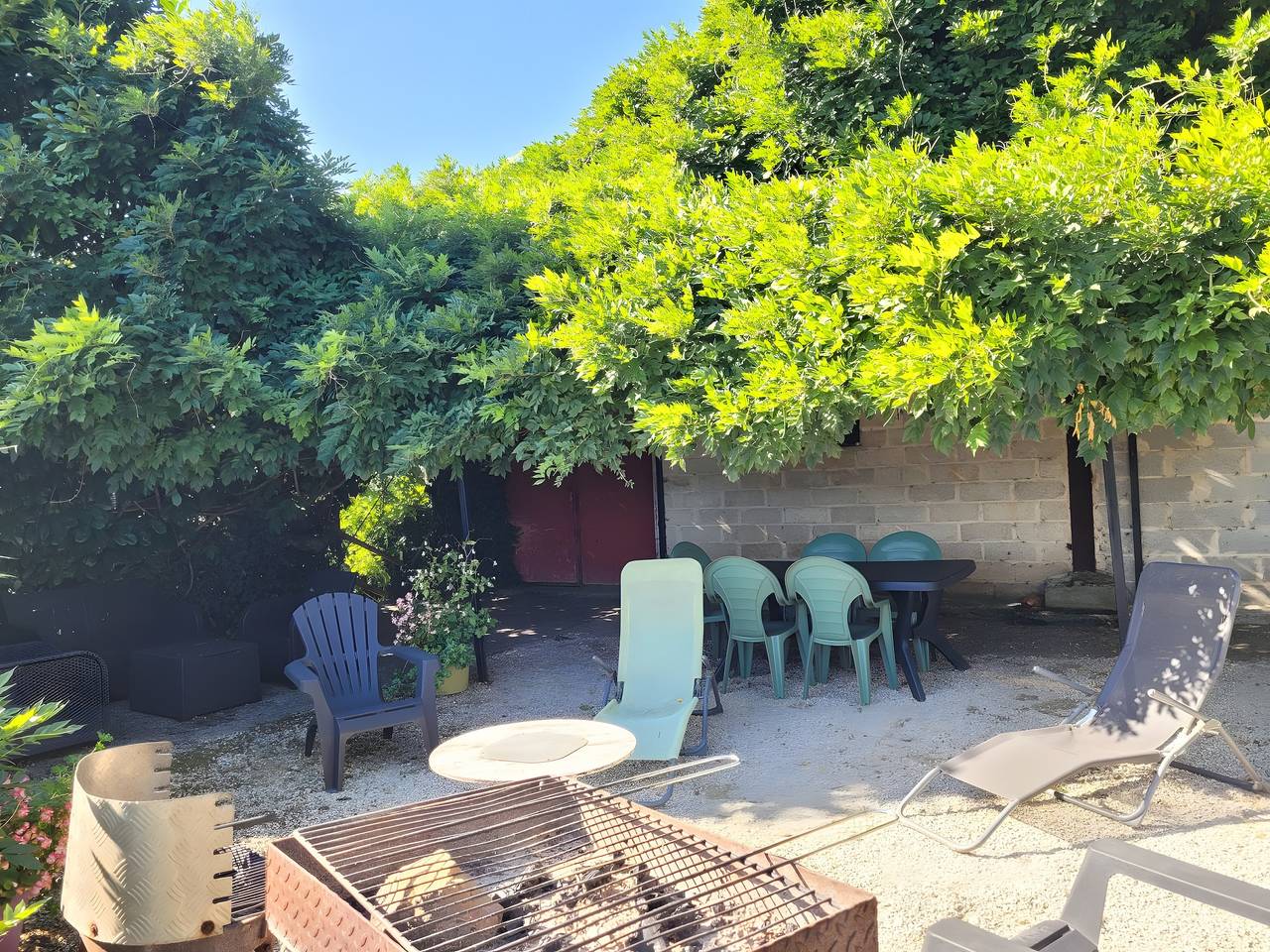 Le Séchoir d'Alice: casa de vacaciones con terraza, jardín privado y Wi-Fi in Saint-Germain-du-Salembre, Périgord Blanc