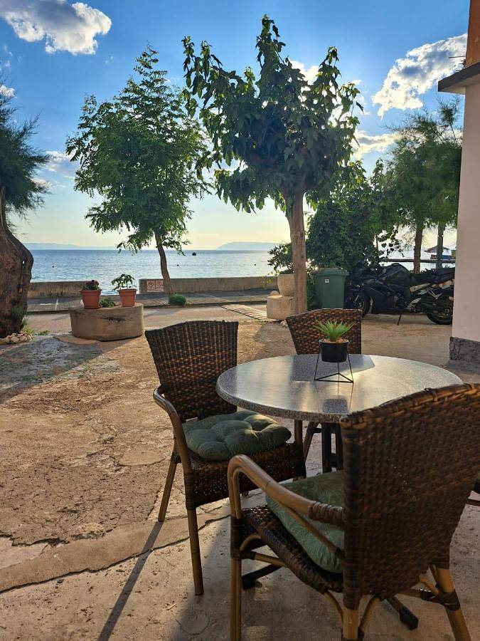 Apartament wakacyjny dla 4 osób, z widok i taras w Drašnice