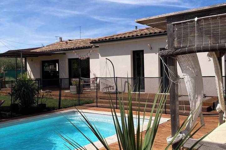 Location de vacances pour 6 personnes, avec Terrasse et Jardin à Domazan