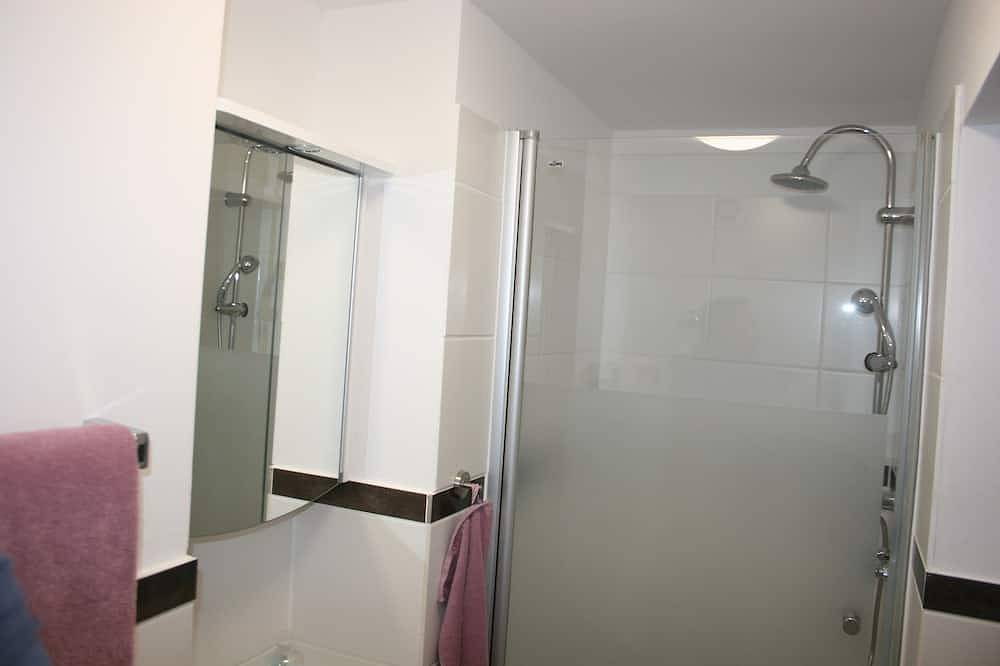 Ganze Wohnung, Komfortable Ferienwohnung mit sep. Eingang u.Top-Anbindung nach Aachen u. Eifel in Aachen, Rheinland