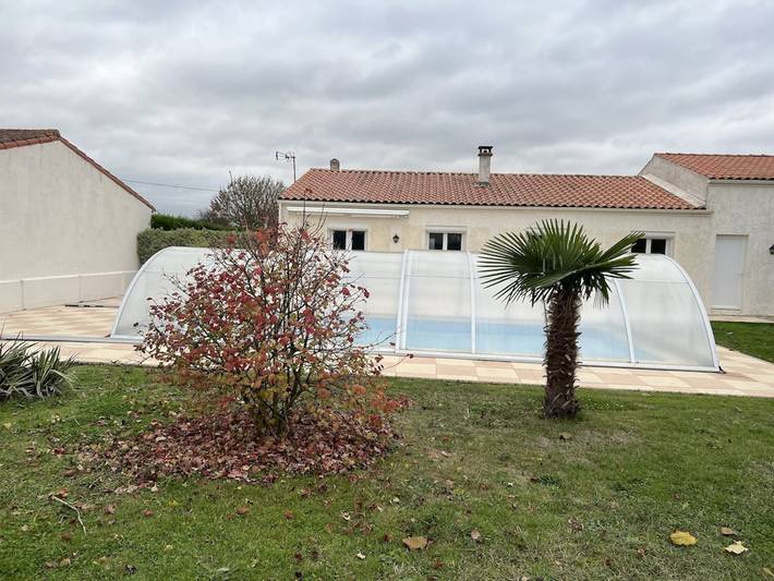 Villa accueillante à Saint-Froult avec piscine privée in Saint-Froult, Région de Rochefort