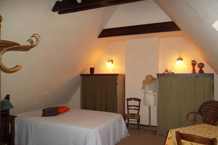 Location de vacances pour 3 personnes, avec terrasse et jardin, animaux acceptés à Saint-Amand-de-Coly - 2